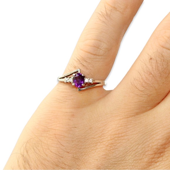 Sterling Silver Purple Cubic Zirconia Ring Size 7 Oval Stone Modernist Geometric - Picture 2 of 3